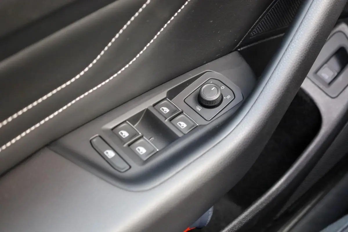 1.5 TSI 150pk DSG R-Line Business + | Achteruitrijcamera | Stoelverwarming | Parkeersensoren