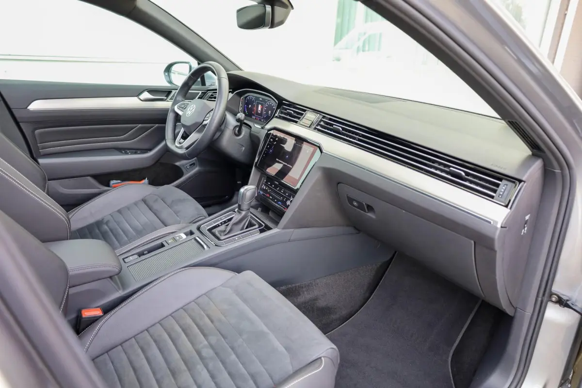 1.5 TSI 150pk DSG R-Line Business + | Achteruitrijcamera | Stoelverwarming | Parkeersensoren