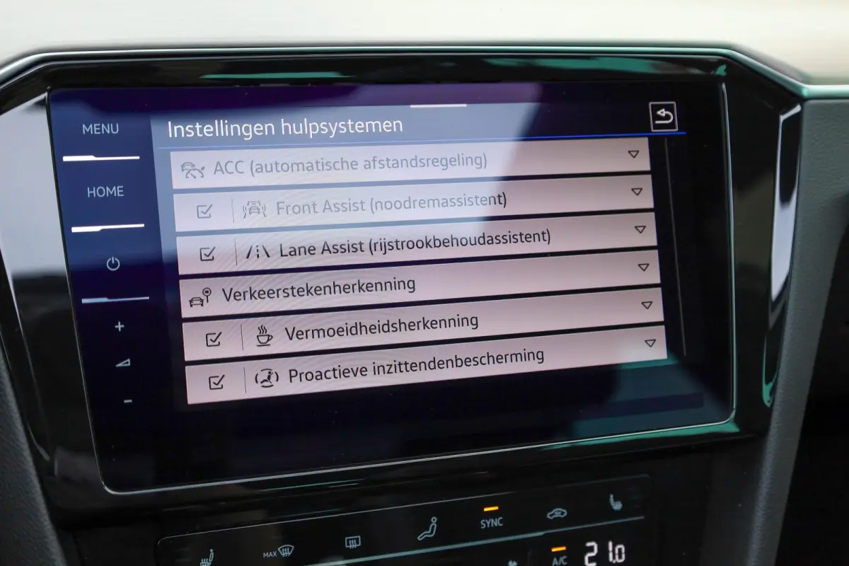 1.5 TSI 150pk DSG R-Line Business + | Achteruitrijcamera | Stoelverwarming | Parkeersensoren