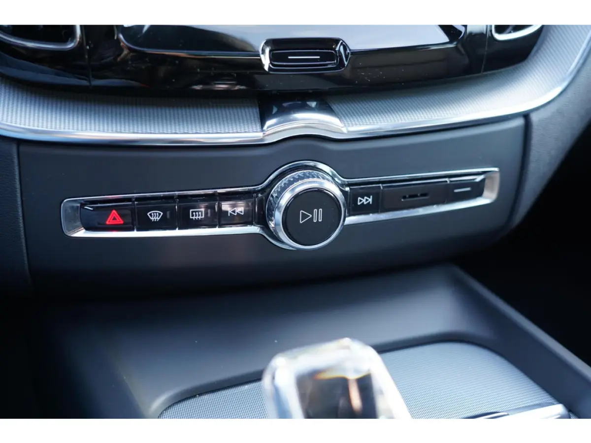 2.0 T6 Plug-in hybrid AWD Plus Dark Long Range | SOH 100% | Trekhaak | Harman Kardon | Adaptieve cruise control | Schuif/kanteld