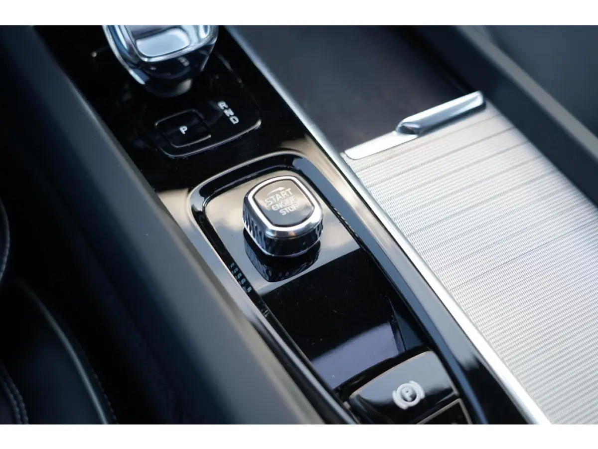 2.0 T6 Plug-in hybrid AWD Plus Dark Long Range | SOH 100% | Trekhaak | Harman Kardon | Adaptieve cruise control | Schuif/kanteld