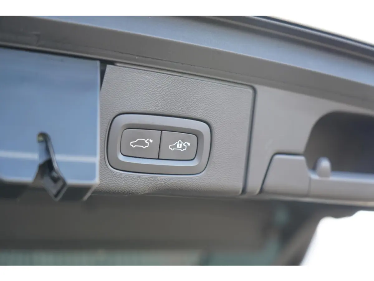 2.0 T6 Plug-in hybrid AWD Plus Dark Long Range | SOH 100% | Trekhaak | Harman Kardon | Adaptieve cruise control | Schuif/kanteld