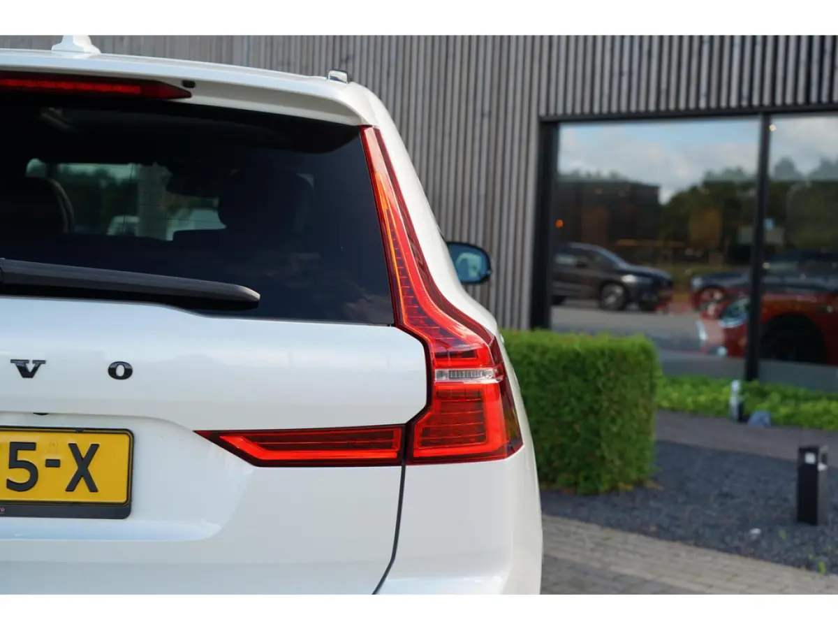 2.0 T6 Plug-in hybrid AWD Plus Dark Long Range | SOH 100% | Trekhaak | Harman Kardon | Adaptieve cruise control | Schuif/kanteld