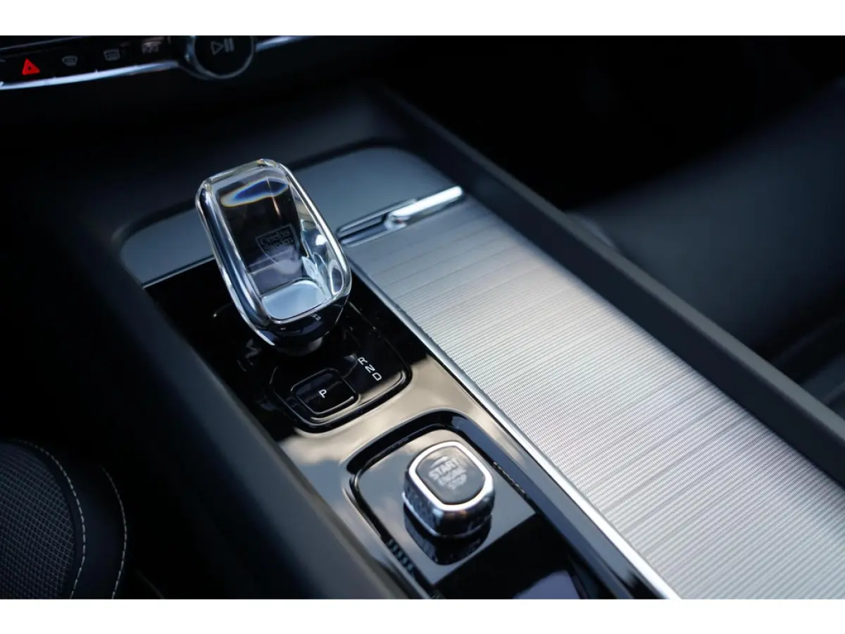 2.0 T6 Plug-in hybrid AWD Plus Dark Long Range | SOH 100% | Trekhaak | Harman Kardon | Adaptieve cruise control | Schuif/kanteld