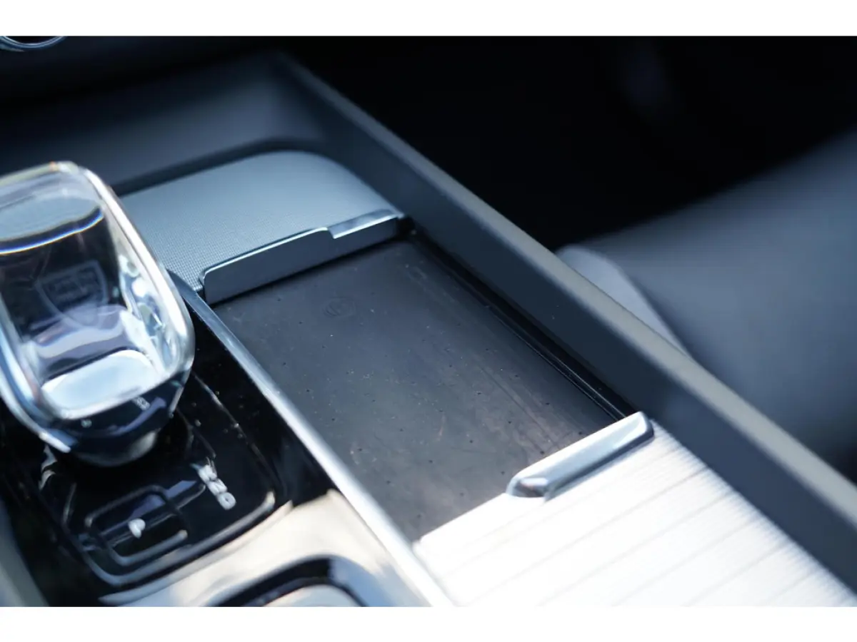 2.0 T6 Plug-in hybrid AWD Plus Dark Long Range | SOH 100% | Trekhaak | Harman Kardon | Adaptieve cruise control | Schuif/kanteld