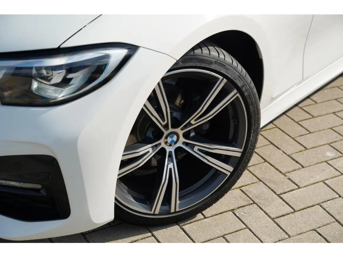 318i High Executive M