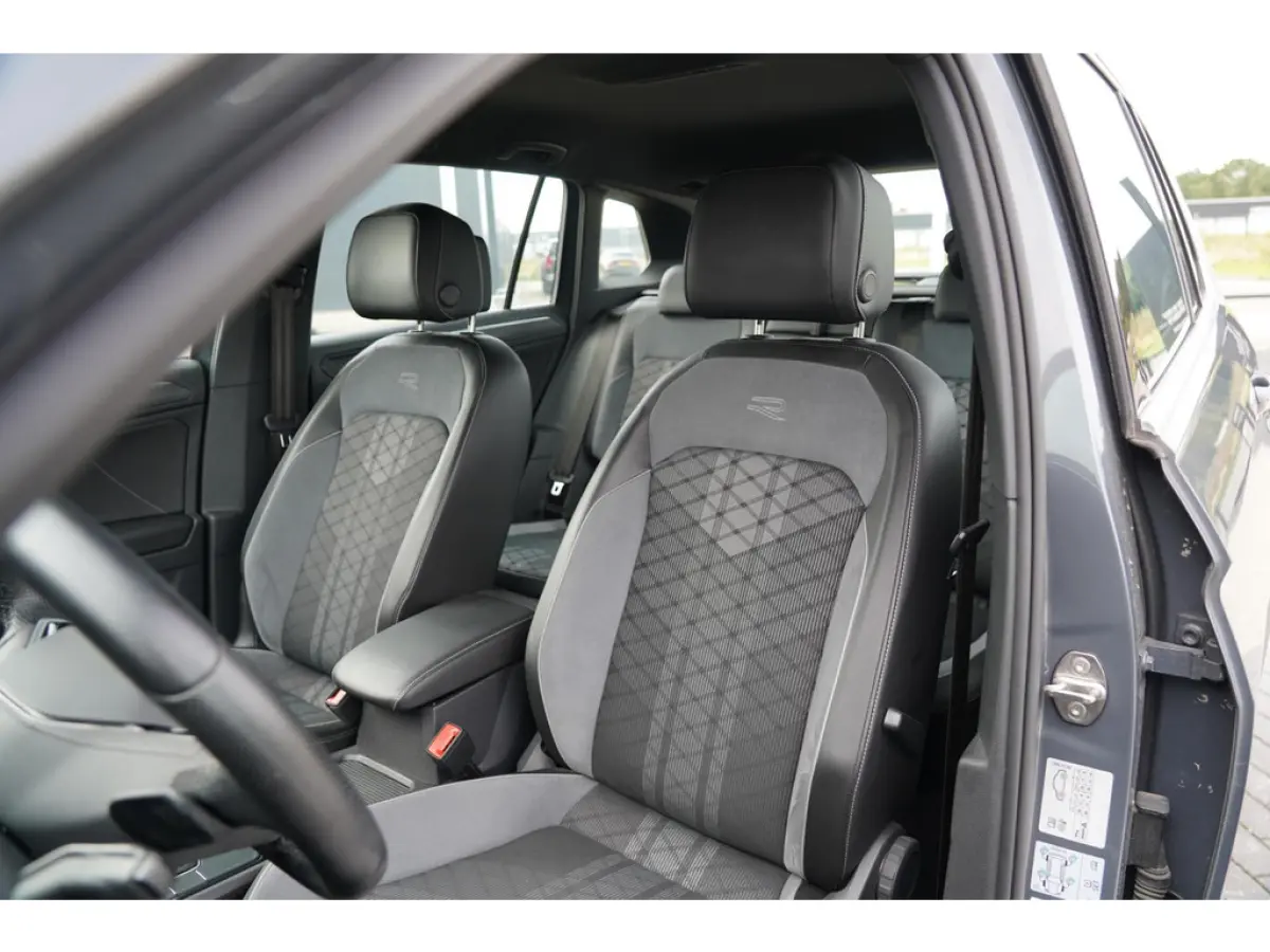 1.4 TSI eHybrid R-Line Business+ | Sfeerverlichting | Stoel en stuurwielverwarming | Dodehoek detectie | Digitaal dashboard | Ad