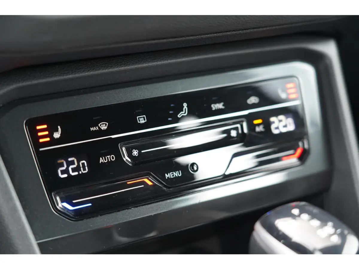 1.4 TSI eHybrid R-Line Business+ | Sfeerverlichting | Stoel en stuurwielverwarming | Dodehoek detectie | Digitaal dashboard | Ad