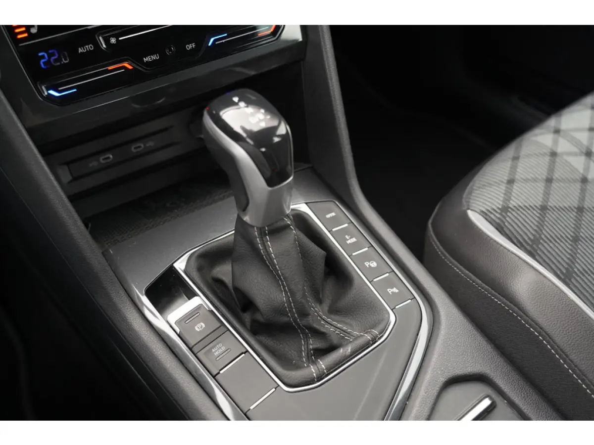 1.4 TSI eHybrid R-Line Business+ | Sfeerverlichting | Stoel en stuurwielverwarming | Dodehoek detectie | Digitaal dashboard | Ad