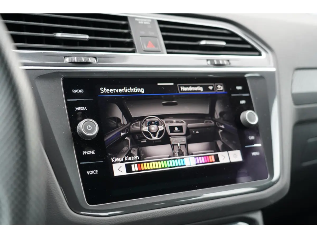 1.4 TSI eHybrid R-Line Business+ | Sfeerverlichting | Stoel en stuurwielverwarming | Dodehoek detectie | Digitaal dashboard | Ad