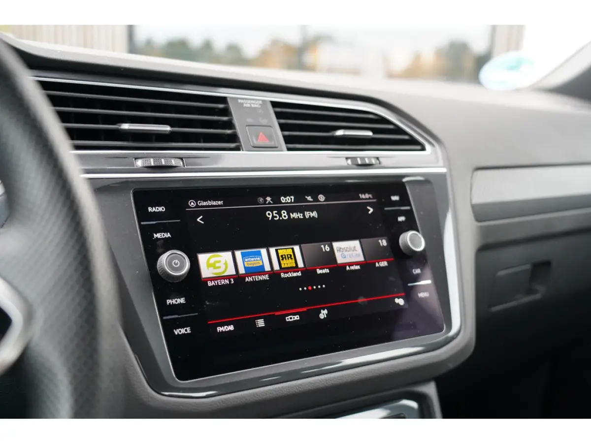 1.4 TSI eHybrid R-Line Business+ | Sfeerverlichting | Stoel en stuurwielverwarming | Dodehoek detectie | Digitaal dashboard | Ad