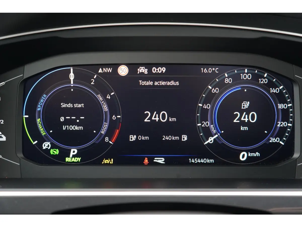 1.4 TSI eHybrid R-Line Business+ | Sfeerverlichting | Stoel en stuurwielverwarming | Dodehoek detectie | Digitaal dashboard | Ad