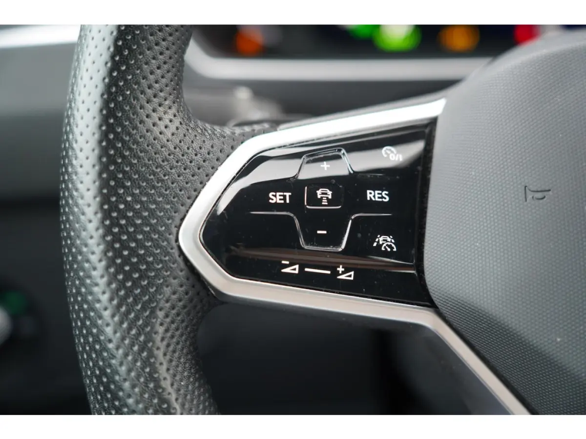 1.4 TSI eHybrid R-Line Business+ | Sfeerverlichting | Stoel en stuurwielverwarming | Dodehoek detectie | Digitaal dashboard | Ad
