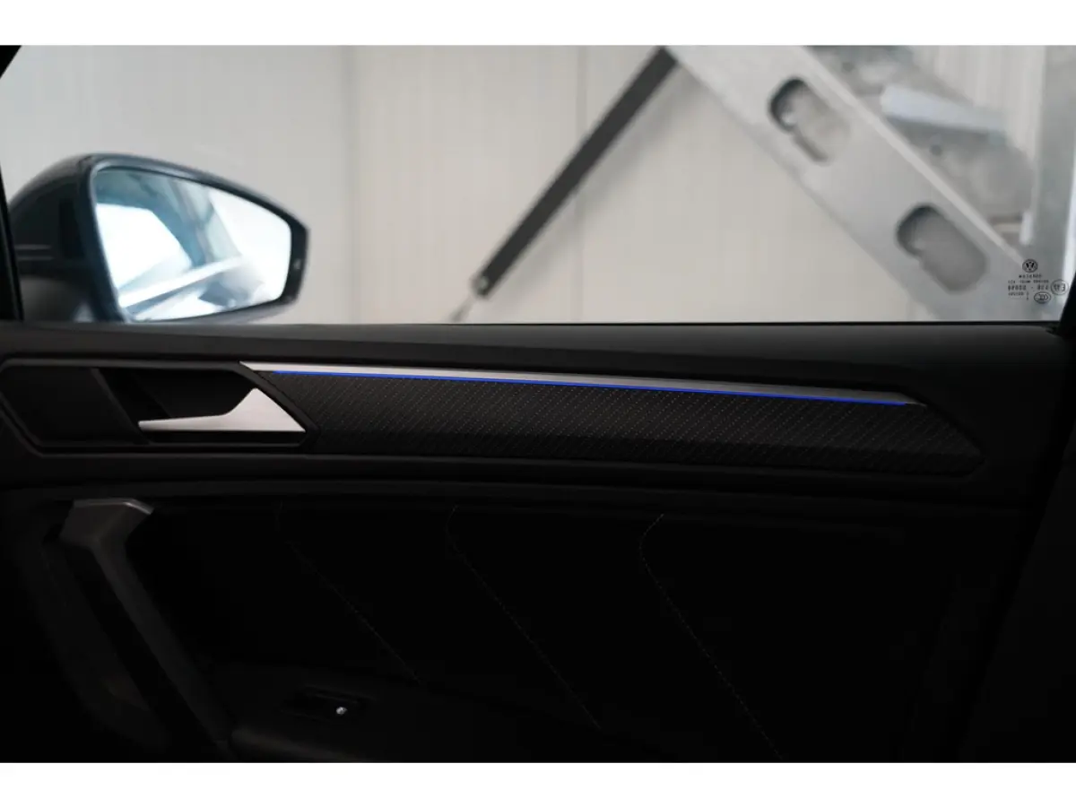 1.4 TSI eHybrid R-Line Business+ | Sfeerverlichting | Stoel en stuurwielverwarming | Dodehoek detectie | Digitaal dashboard | Ad
