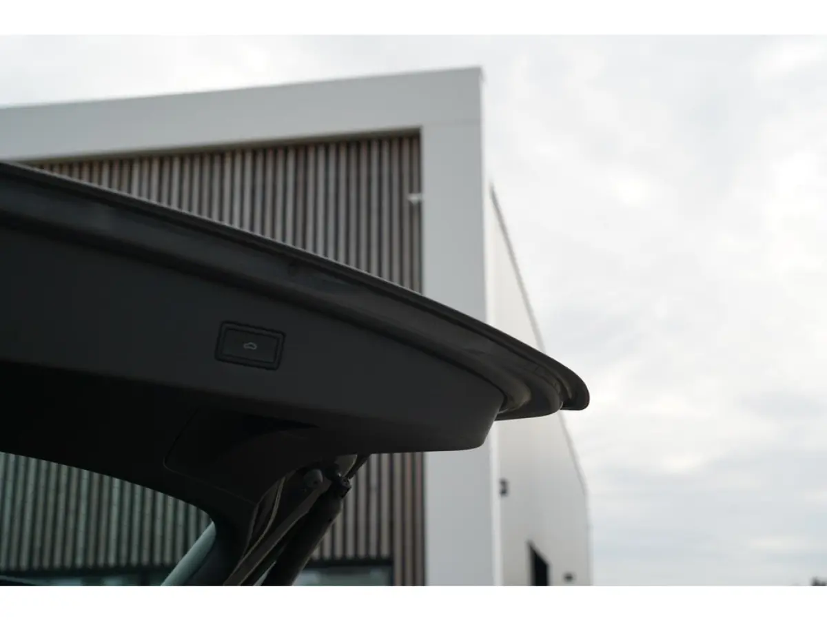 1.4 TSI eHybrid R-Line Business+ | Sfeerverlichting | Stoel en stuurwielverwarming | Dodehoek detectie | Digitaal dashboard | Ad