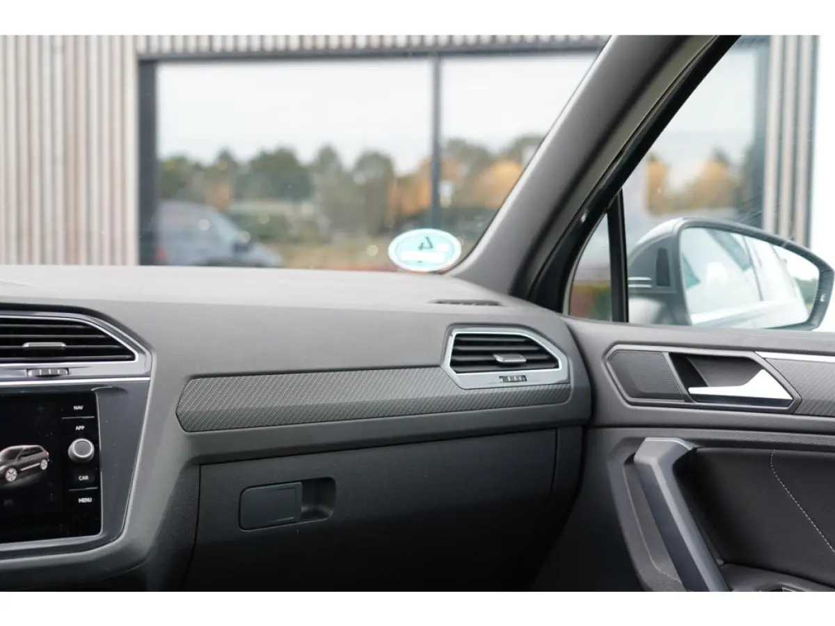 1.4 TSI eHybrid R-Line Business+ | Sfeerverlichting | Stoel en stuurwielverwarming | Dodehoek detectie | Digitaal dashboard | Ad