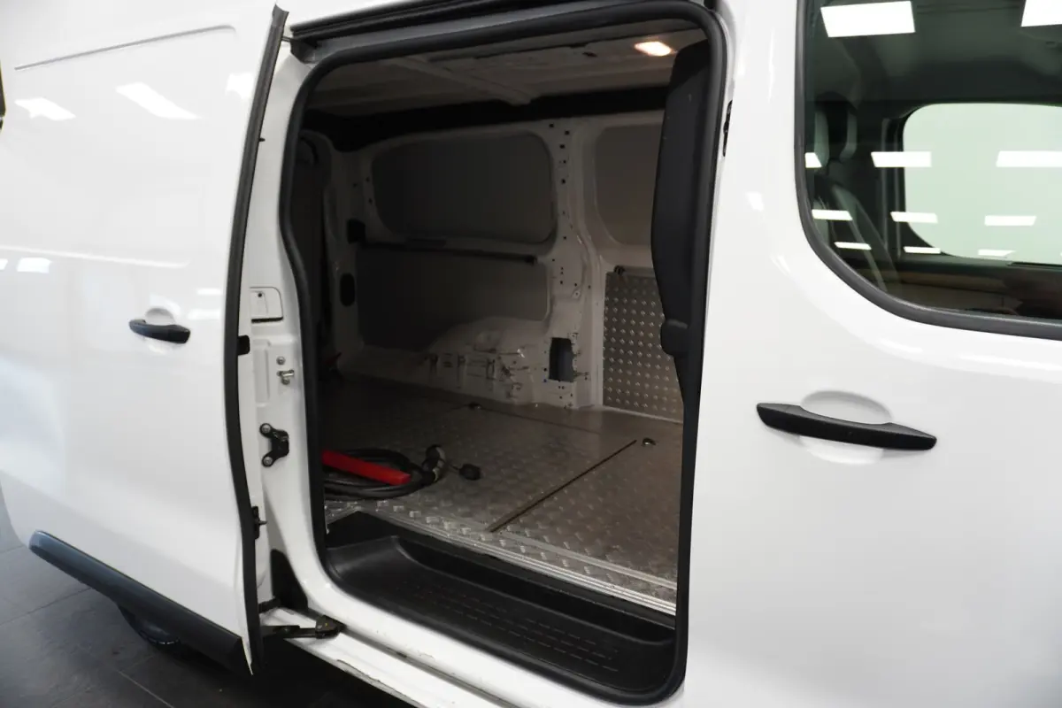 L3 Edition 136PK 75 kWh - Airco - Navi - PDC - SOH 100% - €22.900,- Excl.