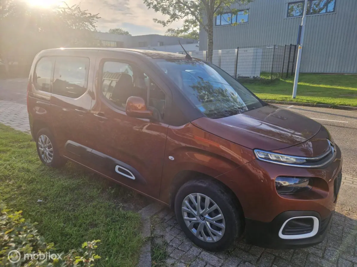 combi 1.2 PureTech Feel UNIEKE KLEUR