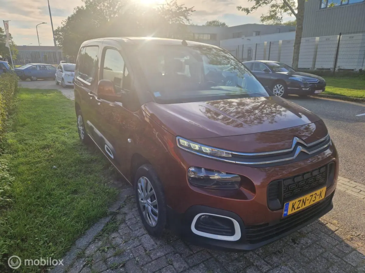 combi 1.2 PureTech Feel UNIEKE KLEUR