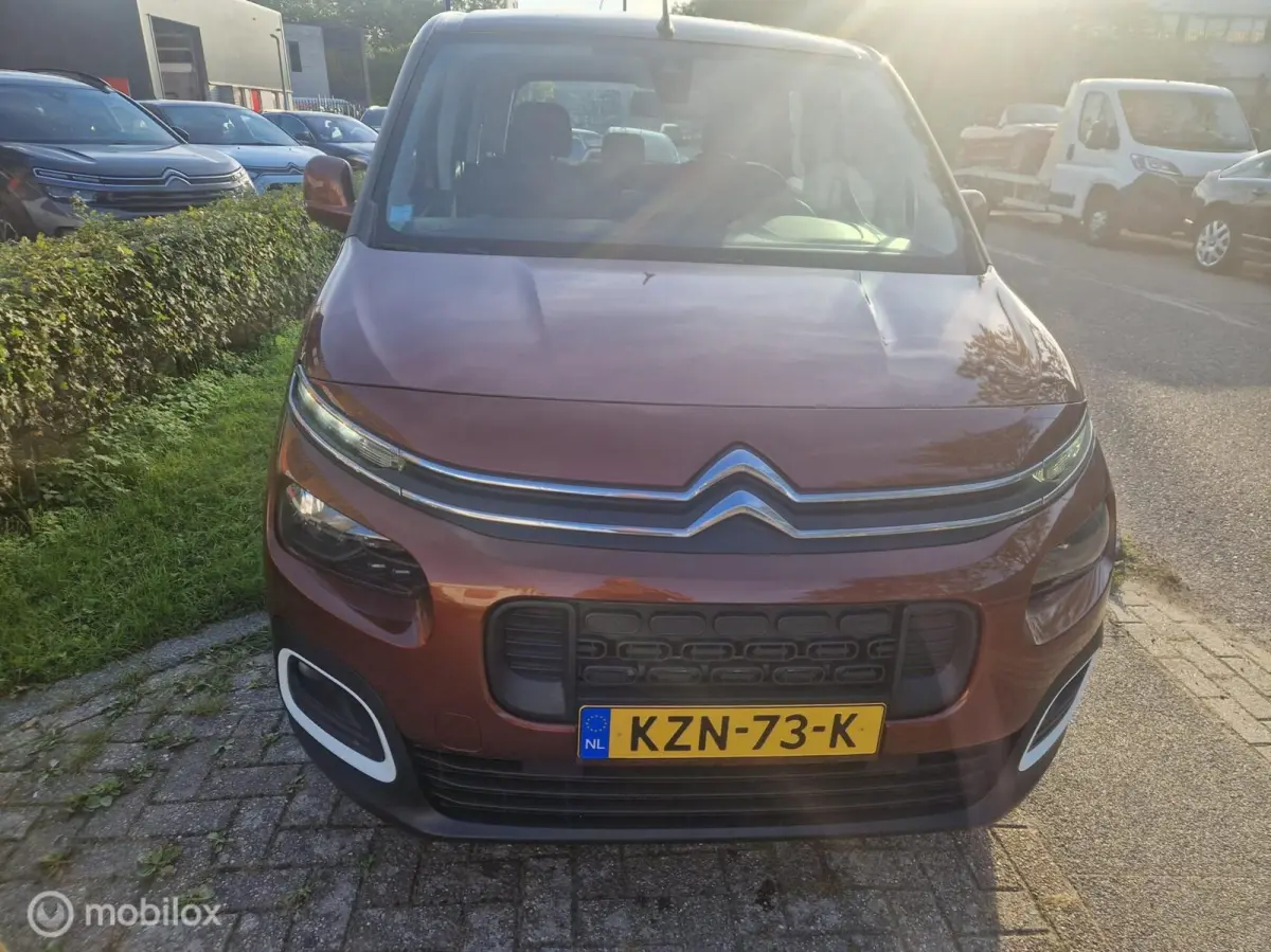 combi 1.2 PureTech Feel UNIEKE KLEUR