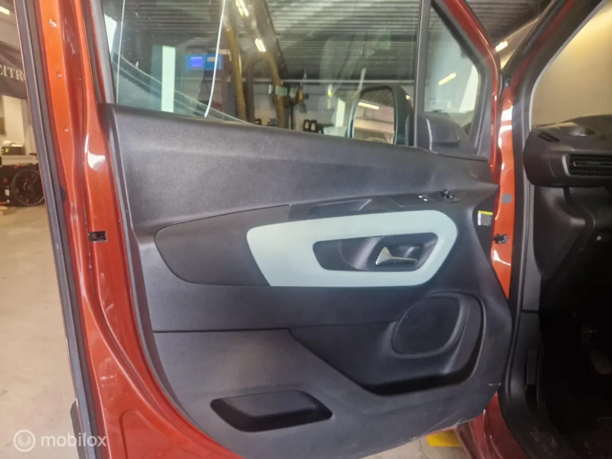 combi 1.2 PureTech Feel UNIEKE KLEUR