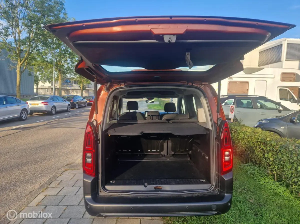 combi 1.2 PureTech Feel UNIEKE KLEUR
