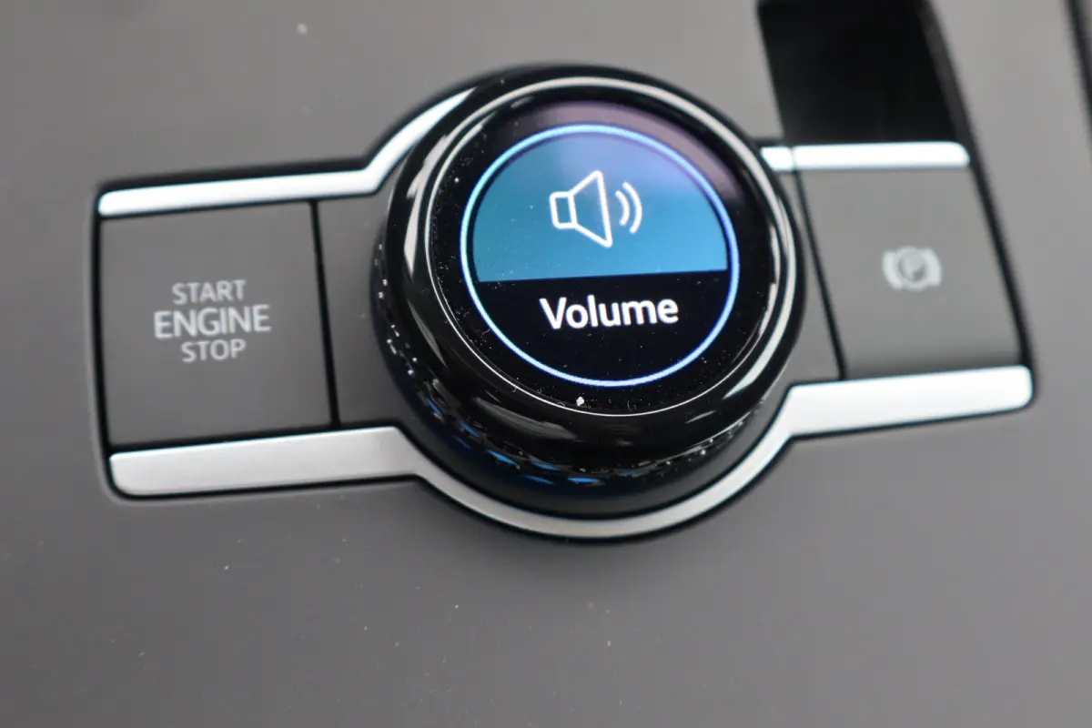 Life First Edition 150PK | 'App-Connect' draadloze smartphone integratie | Automatische afstandsregeling (Adaptive Cruise Control) | Buitenspiegels elektrisch instel-, verwarm- en inklapbaar