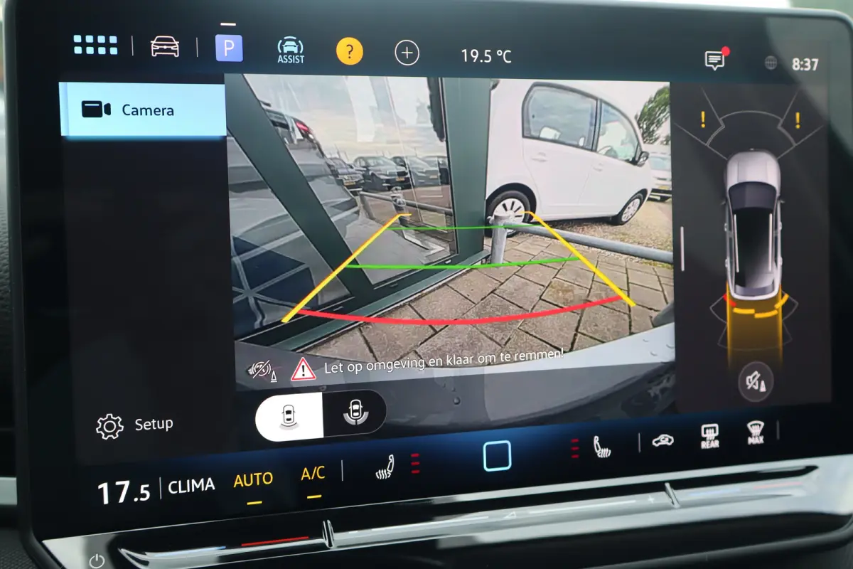Life First Edition 150PK | 'App-Connect' draadloze smartphone integratie | Automatische afstandsregeling (Adaptive Cruise Control) | Buitenspiegels elektrisch instel-, verwarm- en inklapbaar