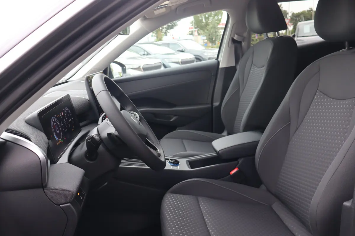 Life First Edition 150PK | 'App-Connect' draadloze smartphone integratie | Automatische afstandsregeling (Adaptive Cruise Control) | Buitenspiegels elektrisch instel-, verwarm- en inklapbaar