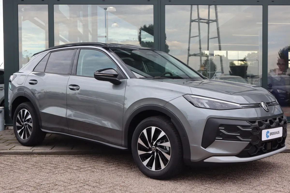 Life First Edition 150PK | 'App-Connect' draadloze smartphone integratie | Automatische afstandsregeling (Adaptive Cruise Control) | Buitenspiegels elektrisch instel-, verwarm- en inklapbaar