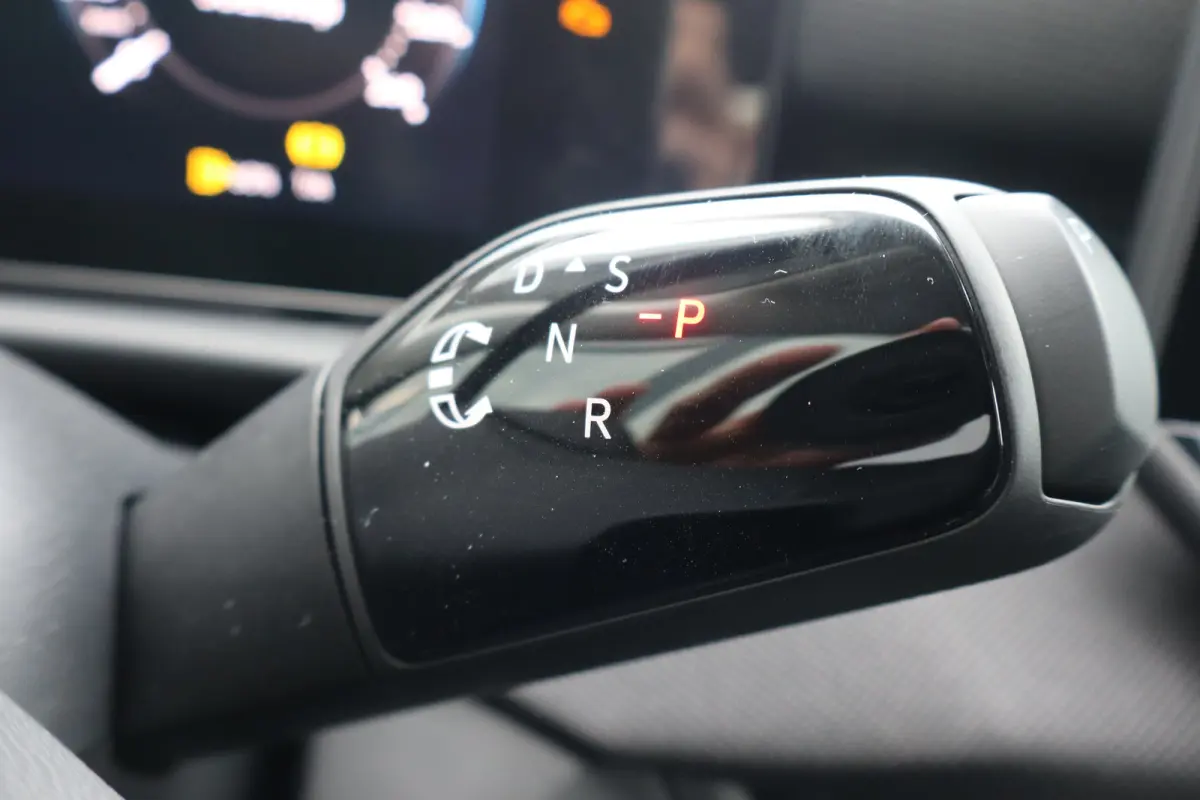Life First Edition 150PK | 'App-Connect' draadloze smartphone integratie | Automatische afstandsregeling (Adaptive Cruise Control) | Buitenspiegels elektrisch instel-, verwarm- en inklapbaar