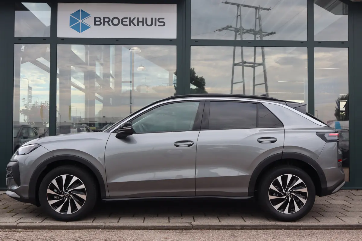 Life First Edition 150PK | 'App-Connect' draadloze smartphone integratie | Automatische afstandsregeling (Adaptive Cruise Control) | Buitenspiegels elektrisch instel-, verwarm- en inklapbaar