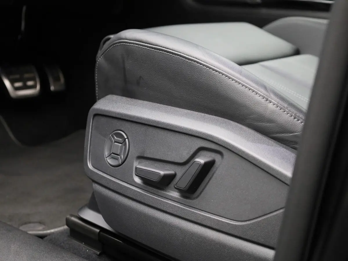 2.0 TFSI e-hybrid quattro S edition Competition 367 PK | S-line | 360 Camera | Trekhaak | Adaptive cruise control | Keyless | MMI bijrijdersdisplay | Apple Carplay | Android Auto | Lichtmeta