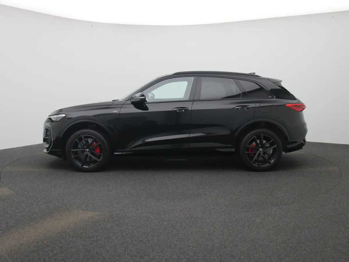 2.0 TFSI e-hybrid quattro S edition Competition 367 PK | S-line | 360 Camera | Trekhaak | Adaptive cruise control | Keyless | MMI bijrijdersdisplay | Apple Carplay | Android Auto | Lichtmeta