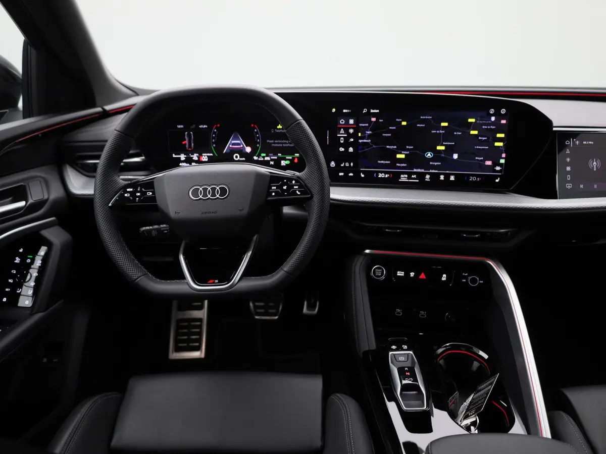 2.0 TFSI e-hybrid quattro S edition Competition 367 PK | S-line | 360 Camera | Trekhaak | Adaptive cruise control | Keyless | MMI bijrijdersdisplay | Apple Carplay | Android Auto | Lichtmeta