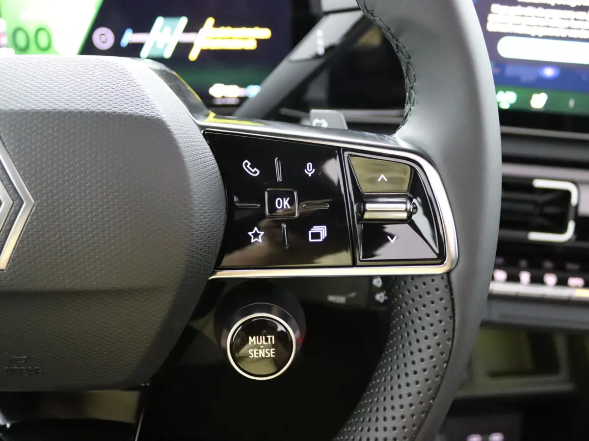 iconic “plein sud™” 150 pk comfort range | pack advanced driving assist | Harman Kardon® premium audio |
