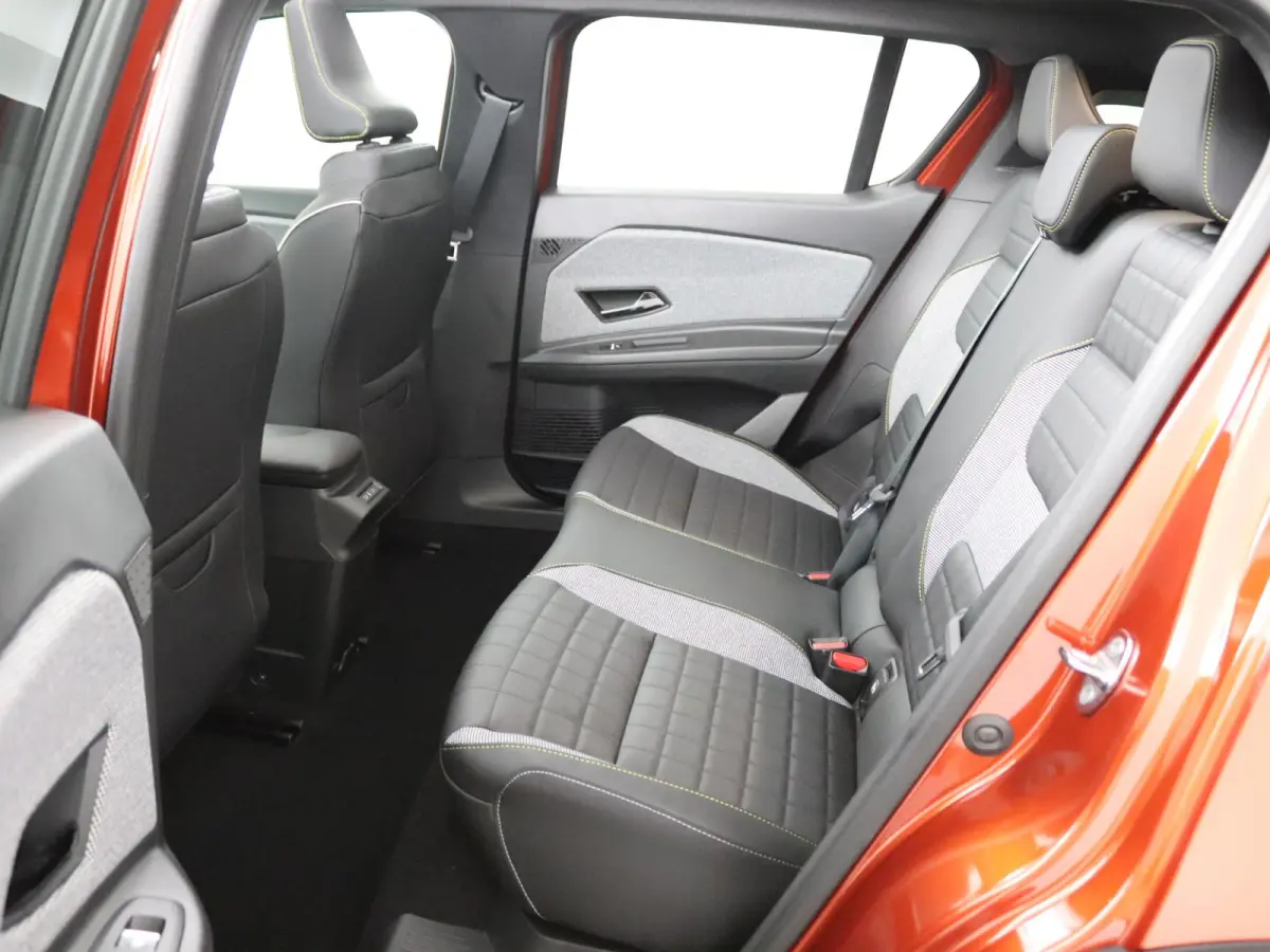 iconic “plein sud™” 150 pk comfort range | pack advanced driving assist | Harman Kardon® premium audio |