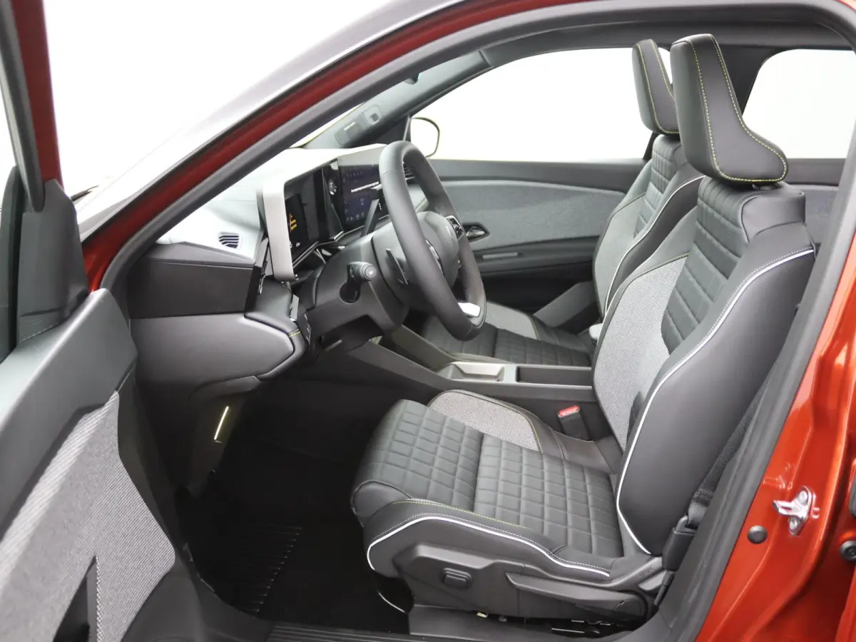 iconic “plein sud™” 150 pk comfort range | pack advanced driving assist | Harman Kardon® premium audio |