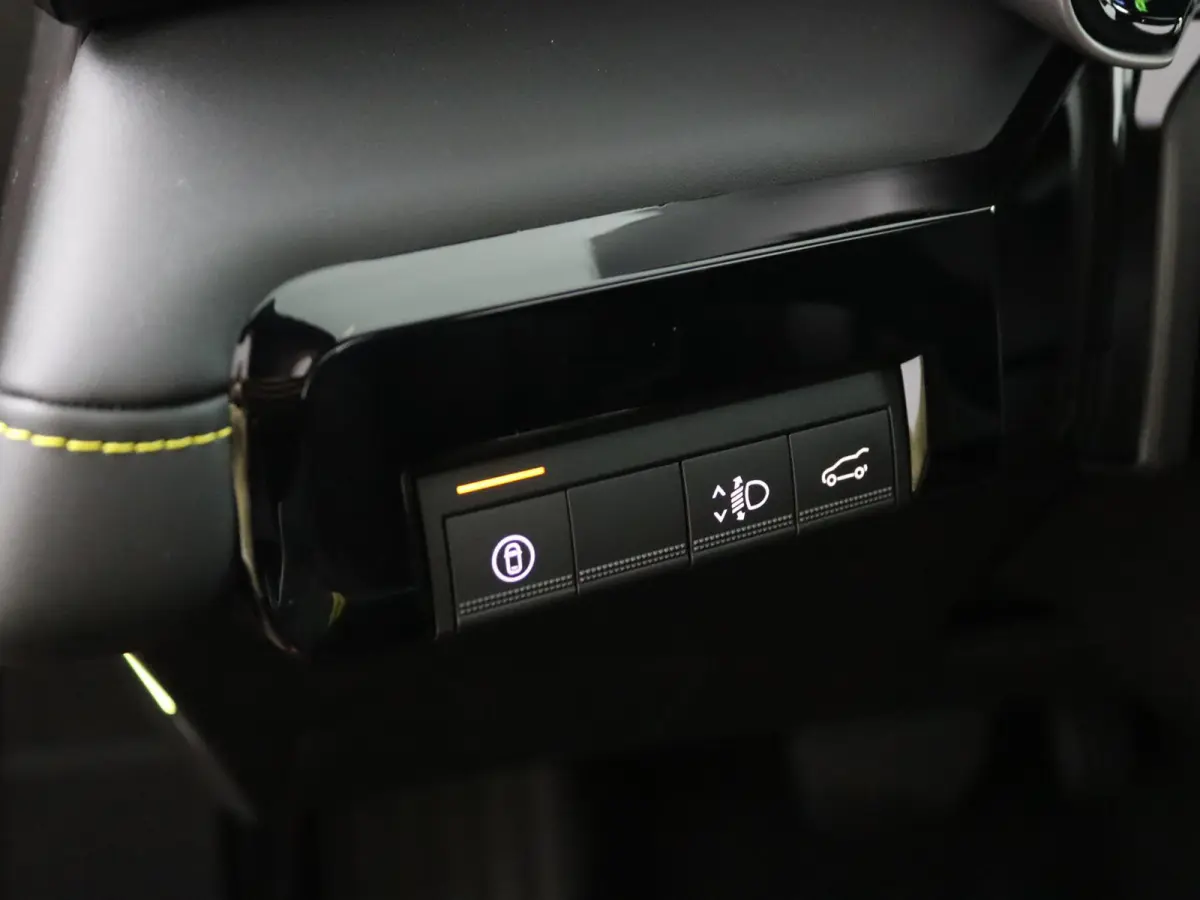 iconic “plein sud™” 150 pk comfort range | pack advanced driving assist | Harman Kardon® premium audio |