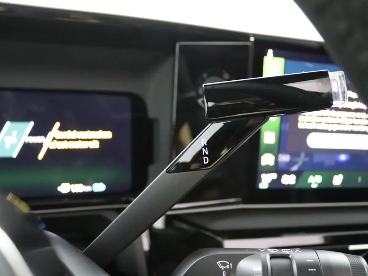 iconic “plein sud™” 150 pk comfort range | pack advanced driving assist | Harman Kardon® premium audio |
