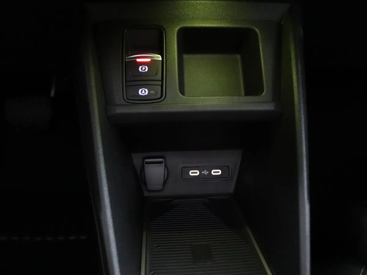 iconic “plein sud™” 150 pk comfort range | pack advanced driving assist | Harman Kardon® premium audio |