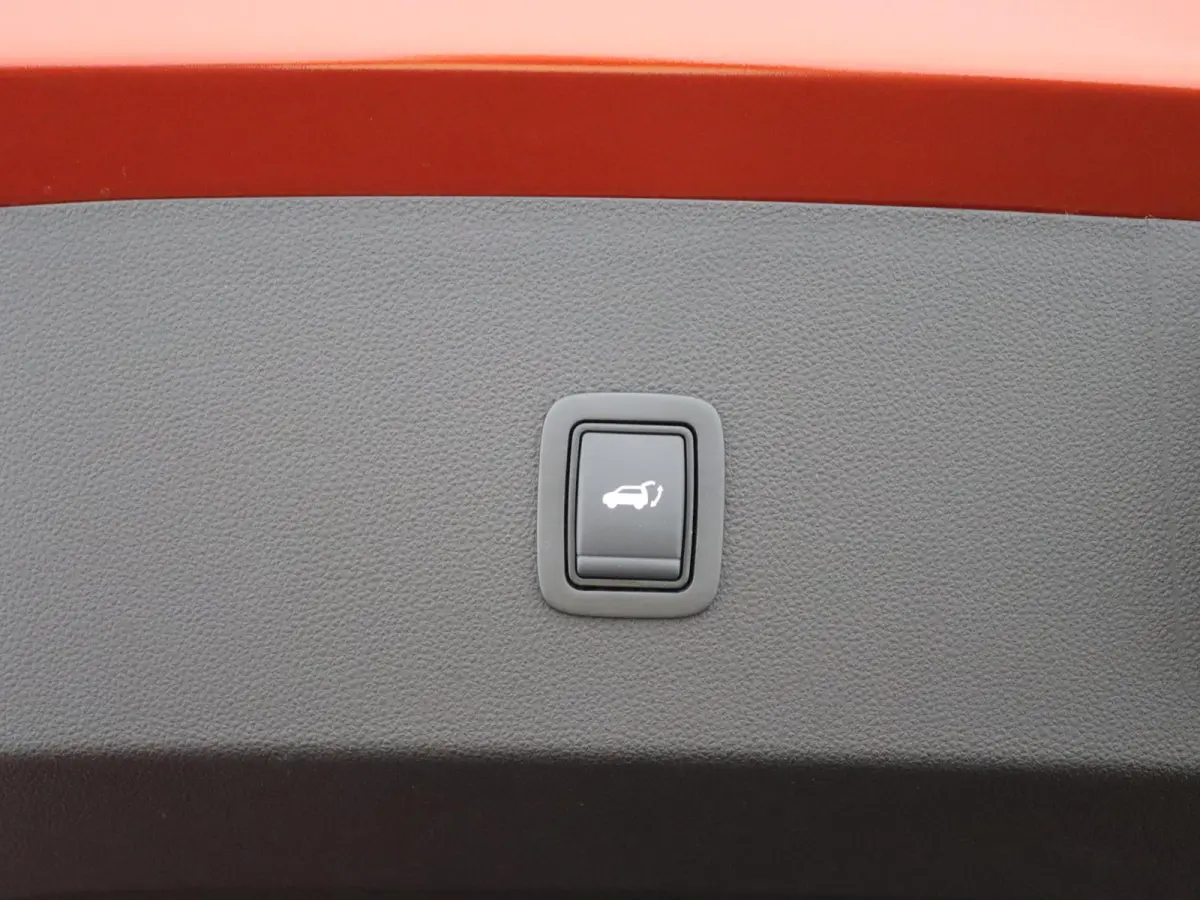 iconic “plein sud™” 150 pk comfort range | pack advanced driving assist | Harman Kardon® premium audio |