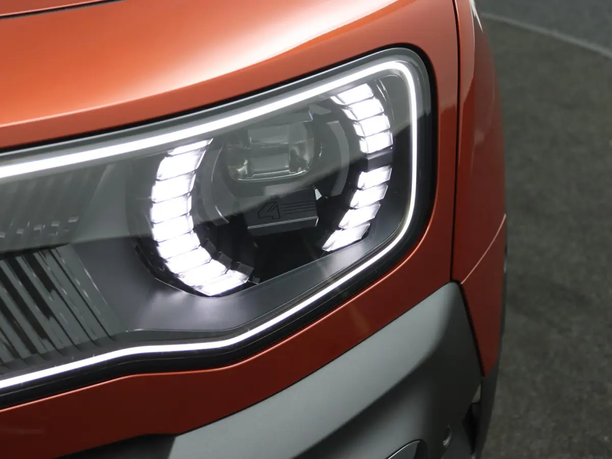iconic “plein sud™” 150 pk comfort range | pack advanced driving assist | Harman Kardon® premium audio |