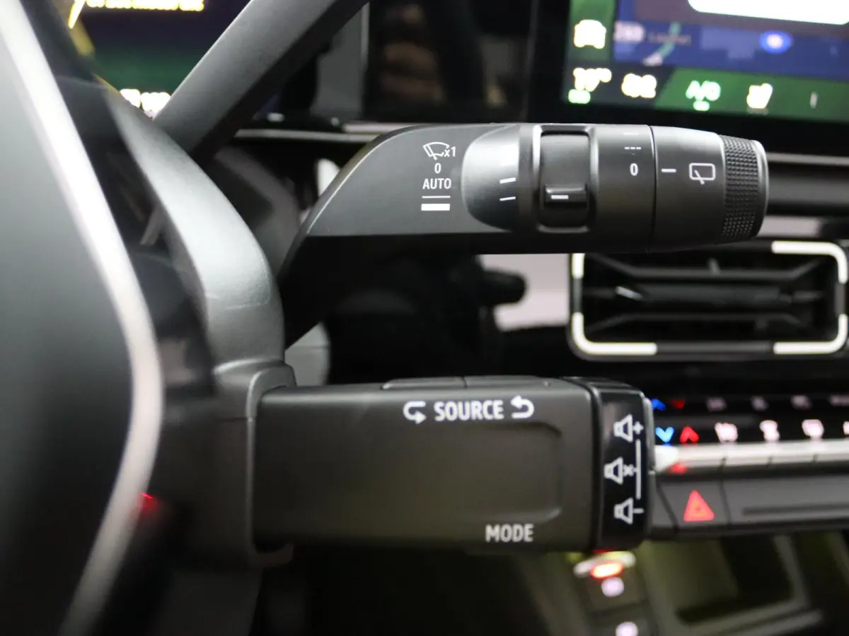 iconic “plein sud™” 150 pk comfort range | pack advanced driving assist | Harman Kardon® premium audio |