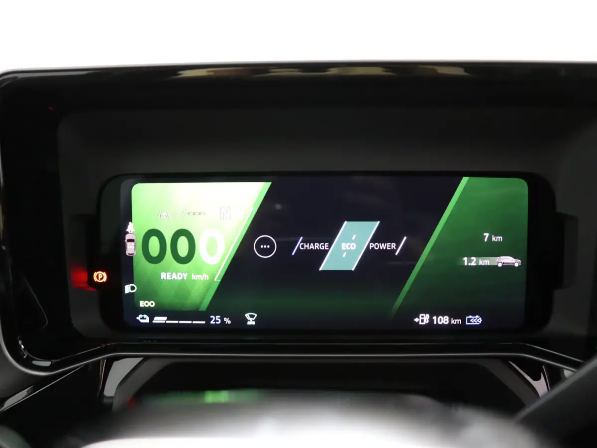 iconic “plein sud™” 150 pk comfort range | pack advanced driving assist | Harman Kardon® premium audio |