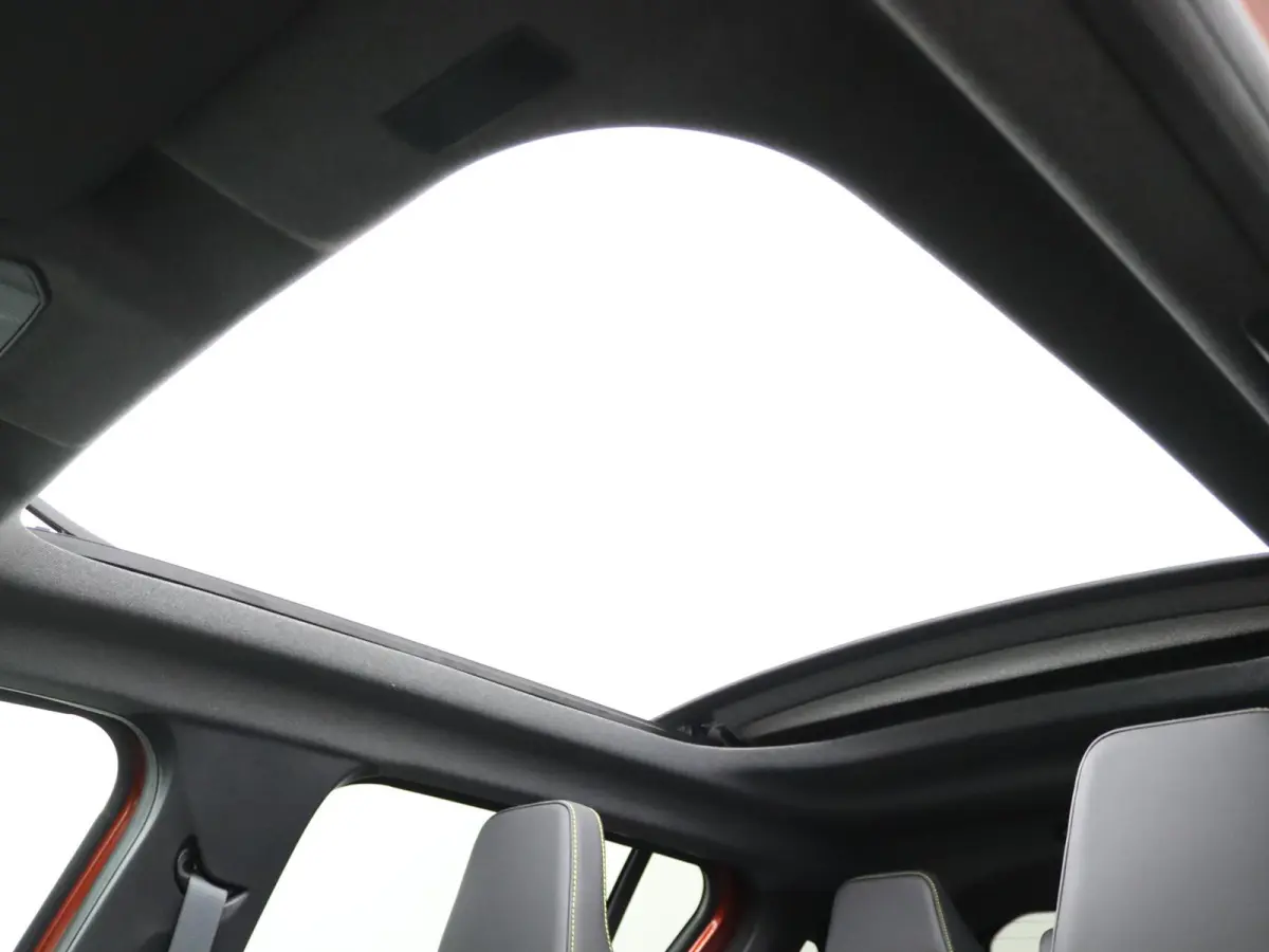 iconic “plein sud™” 150 pk comfort range | pack advanced driving assist | Harman Kardon® premium audio |