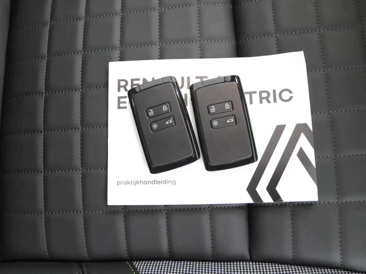 iconic “plein sud™” 150 pk comfort range | pack advanced driving assist | Harman Kardon® premium audio |