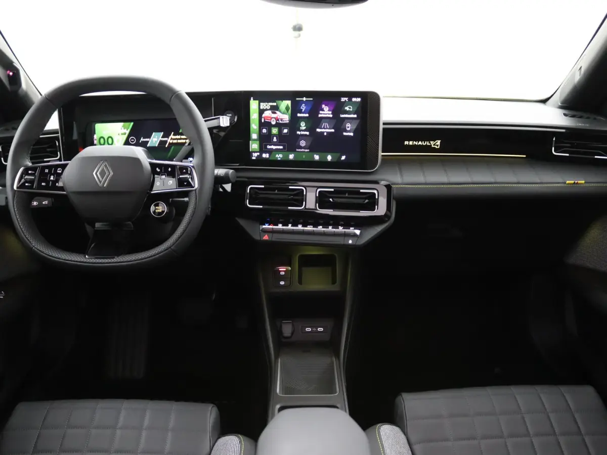 iconic “plein sud™” 150 pk comfort range | pack advanced driving assist | Harman Kardon® premium audio |