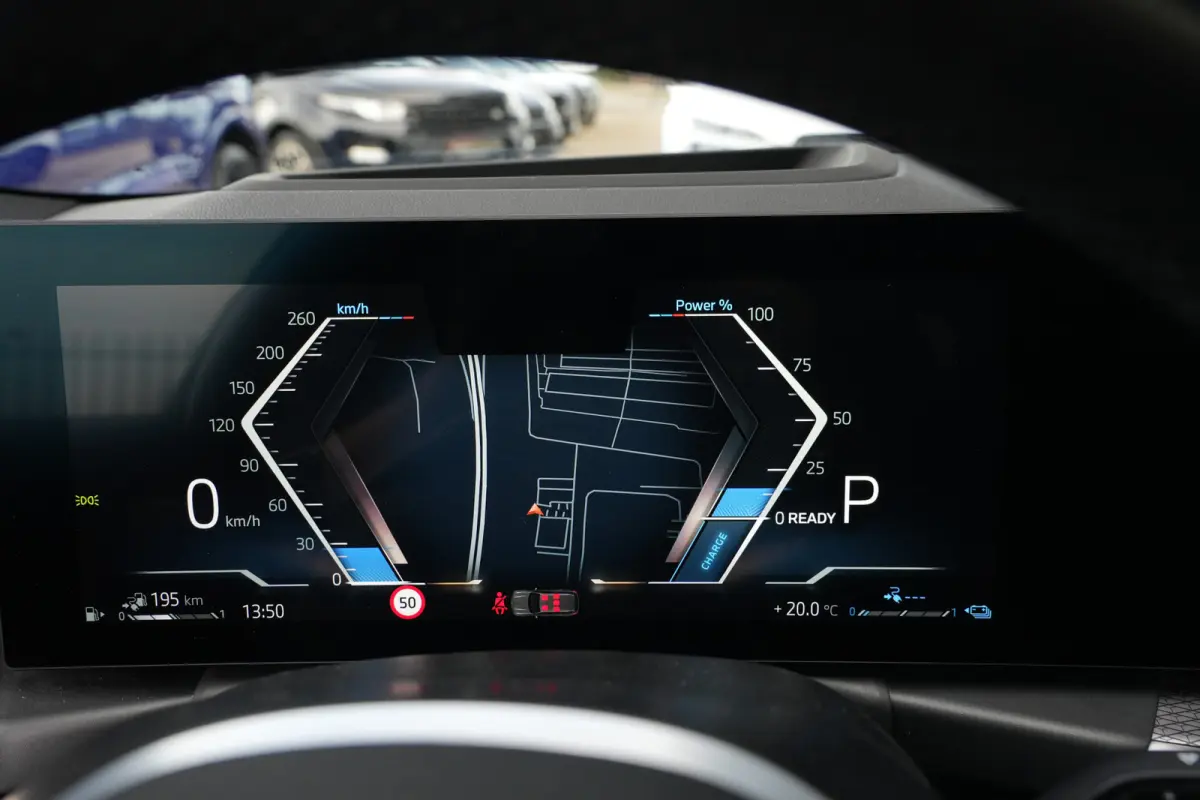 320e | 204 PK | M Sportpakket | Panoramadak | Head-up display | Achteruitrijcamera | BMW 3 Serie Touring 320e M Sport met 2.0 viercilinder benzinemotor en plug-in hybride aandrijving, voorzi