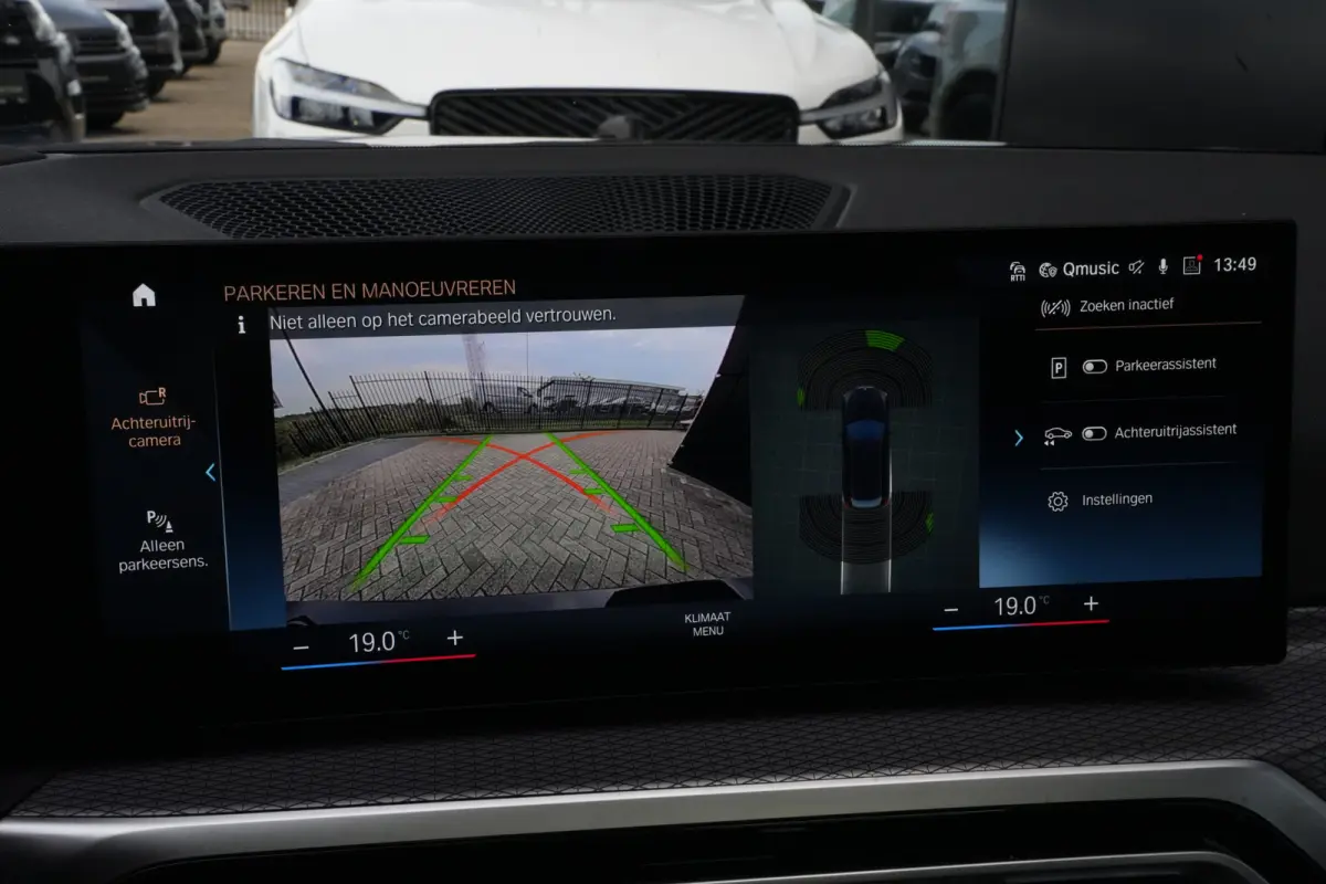320e | 204 PK | M Sportpakket | Panoramadak | Head-up display | Achteruitrijcamera | BMW 3 Serie Touring 320e M Sport met 2.0 viercilinder benzinemotor en plug-in hybride aandrijving, voorzi